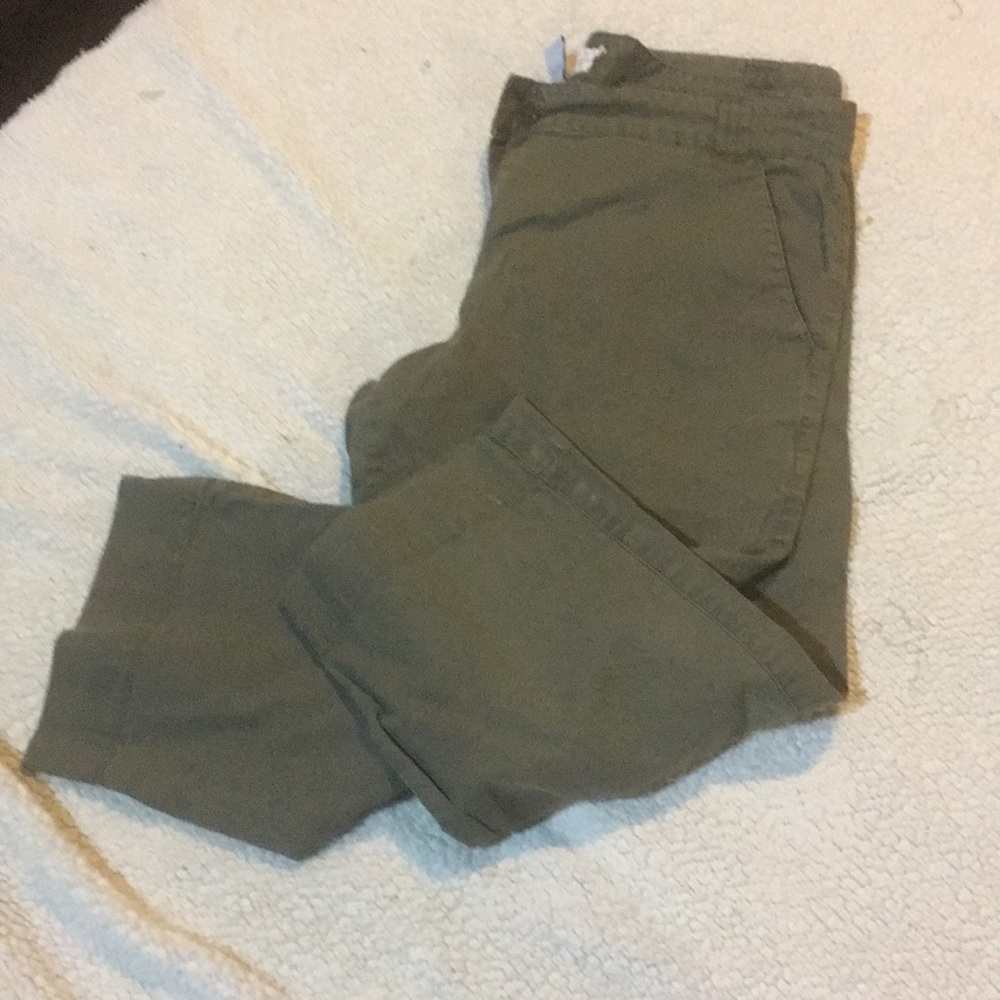 2/$15      Calvin Klein trouser Capri